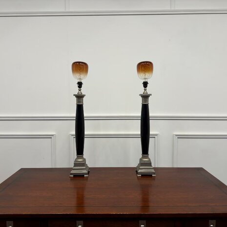 Grote-klassieke-empire-tafellampen-eichholtz-zilver-zwart-met-design-lampen