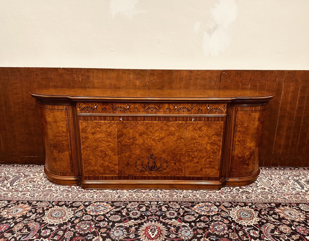 Klassiek Vintage italiaans notenhout dressoir