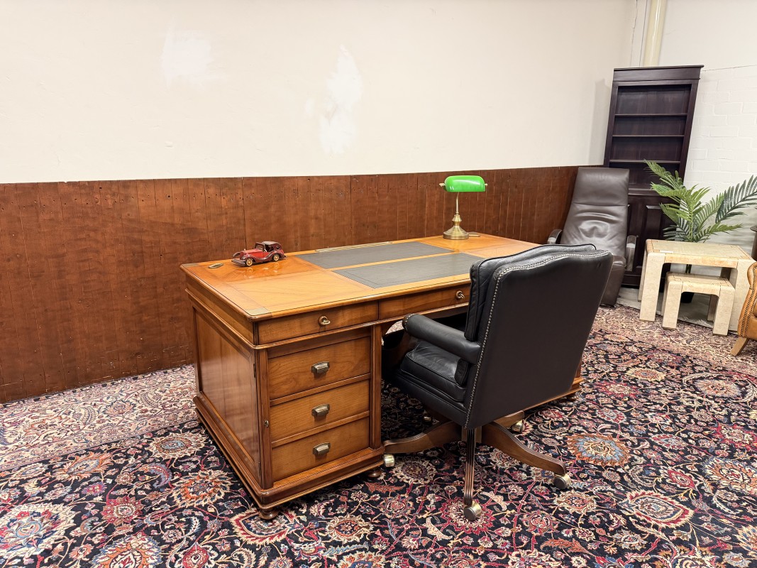 Klassiek-Antiek-Oud-Italiaans-Assi-D'Asolo-Chesterfield-Bureau-Desk-met-Zwart-Leer-Ingelegd