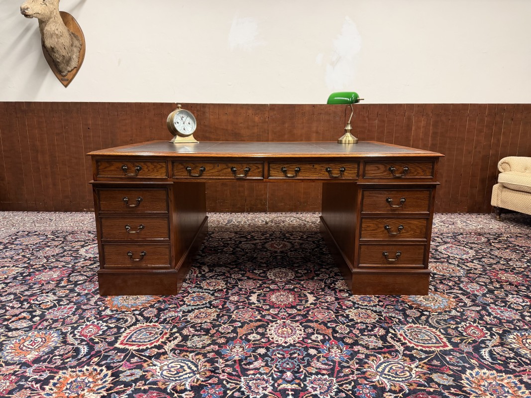 Klassiek-Engels-Antiek-Oud-Chesterfield-Eikenhout-Bureau-Desk-Partnerdesk-Zwart-Leder-Inleg