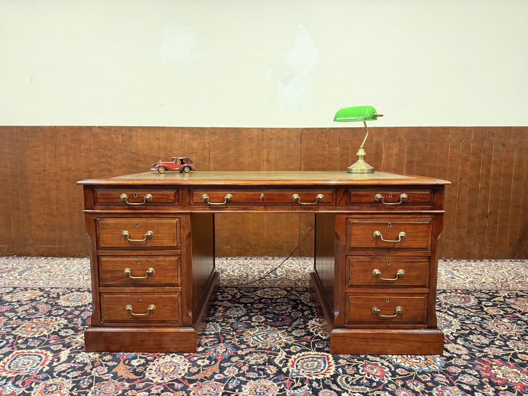 Origineel Globe Wernicke bureau met lederen werkblad