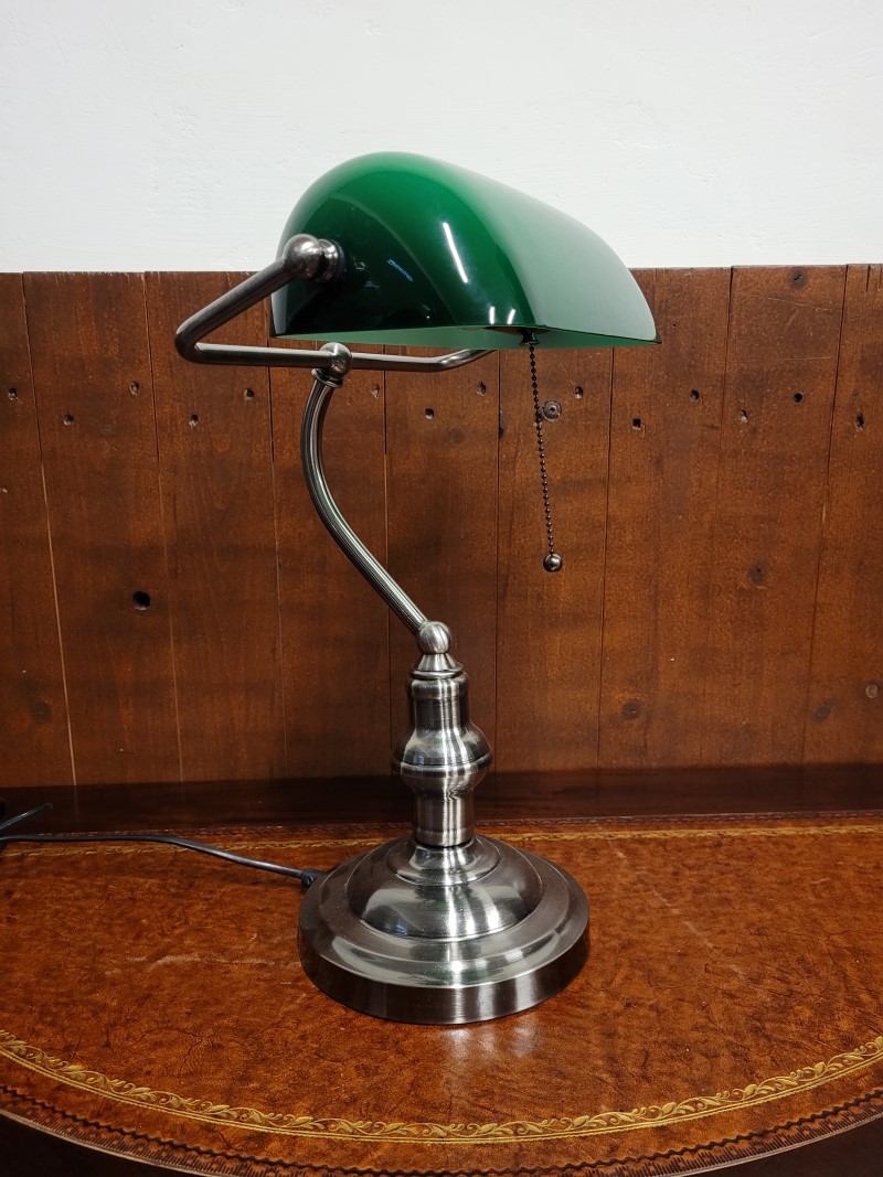 Klassieke Engelse bureaulamp met groen glas zilver