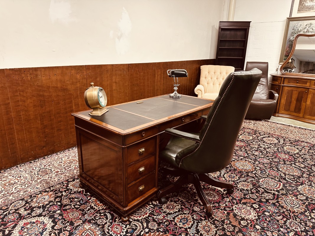 Klassiek-Antiek-Oud-Engels-Chesterfield-Bureau-Desk-met-Bruin-Leder-Ingelegd