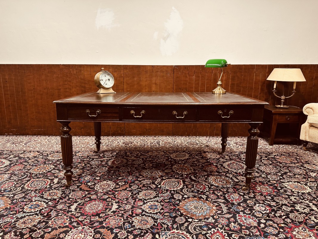 Oude-Engelse-Schrijftafel