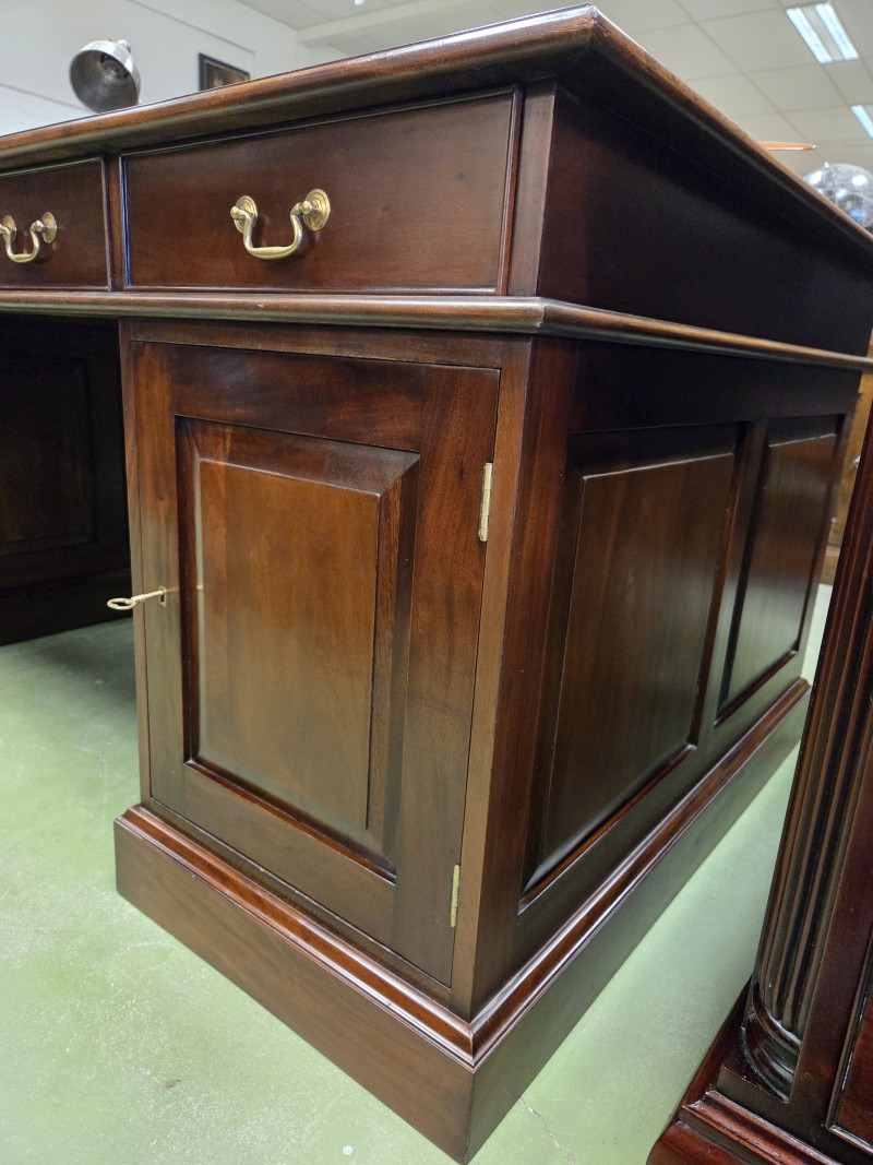 Stijl kenmerk Antiek Klassiek Engels bureau 3