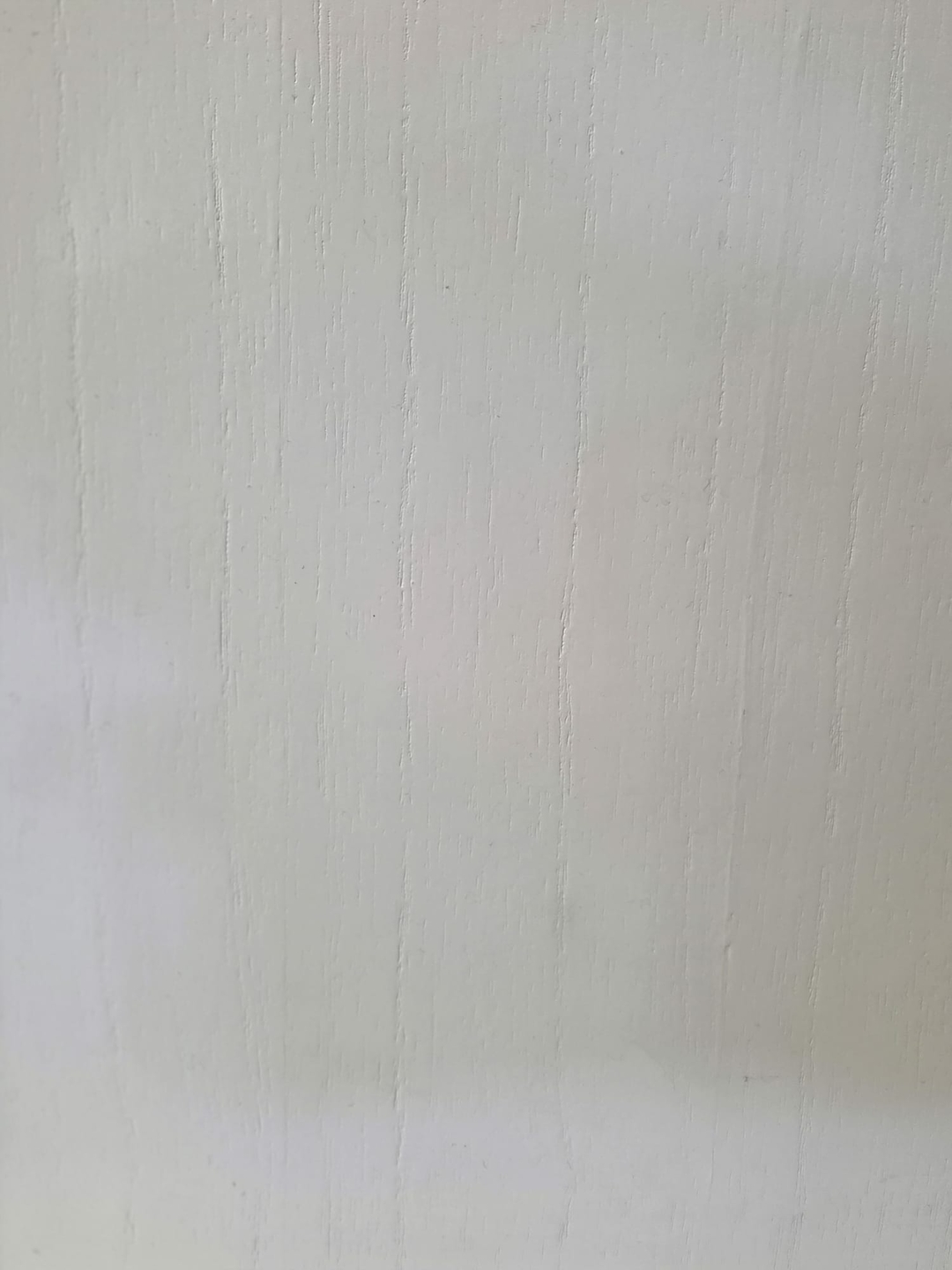 Wit gelakt hout bij een Klassiek, Antiek of Engels bureau