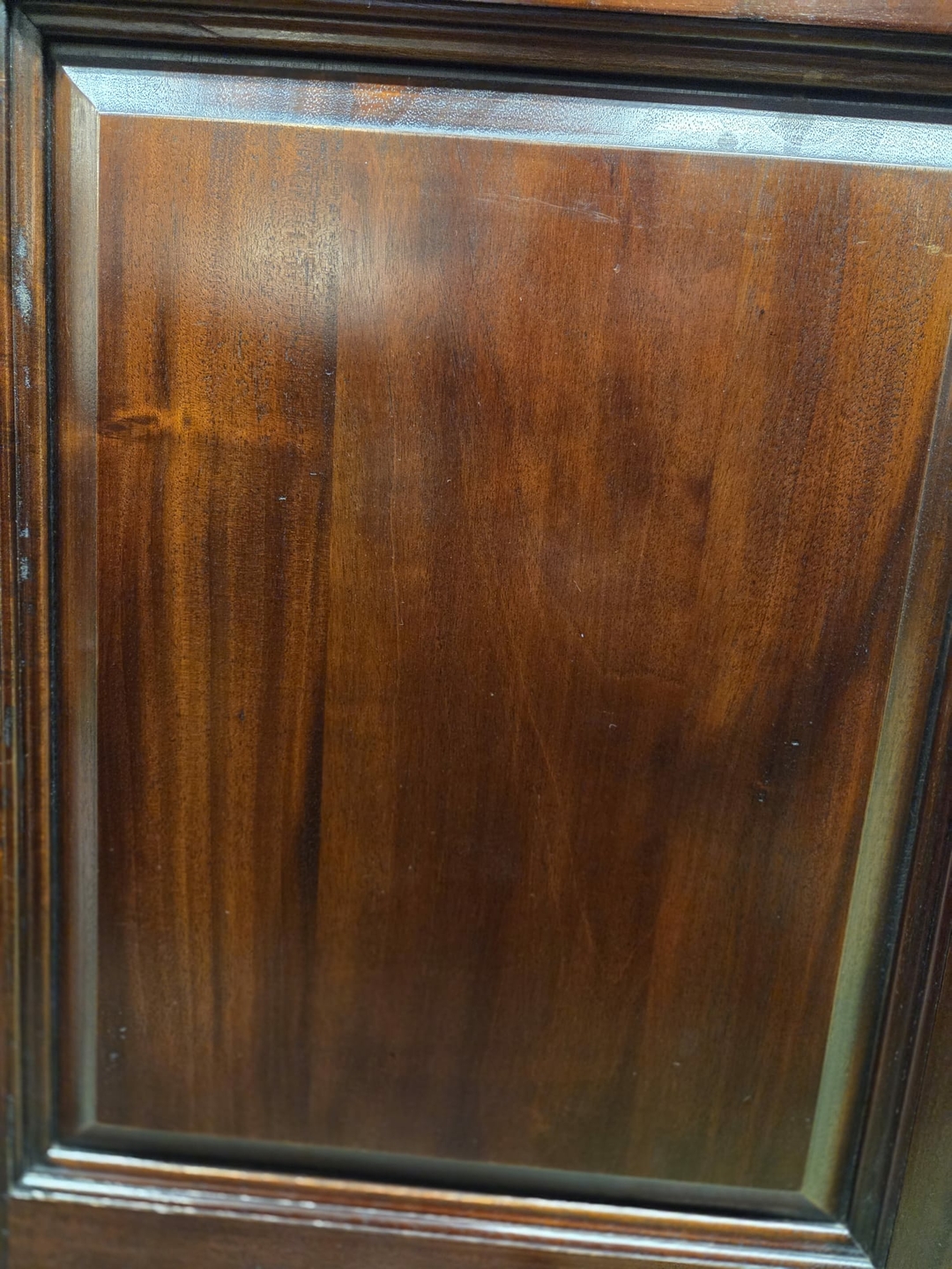 Houtsoort Klassieke en Engelse boekenkast donker walnoot