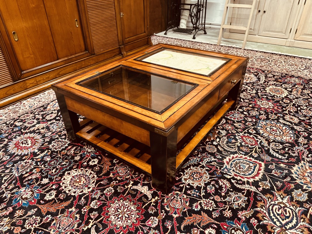 Klassieke Antieke italiaanse salontafel