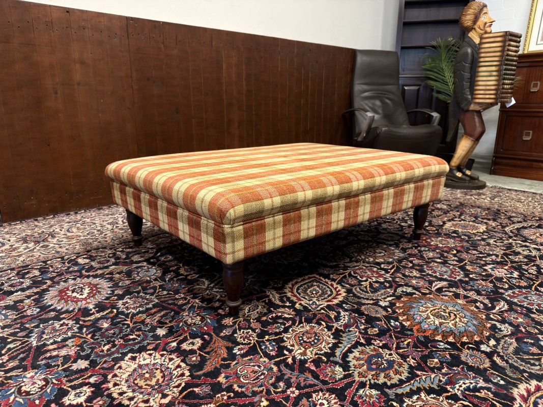 Engelse salontafel van Tweed stof