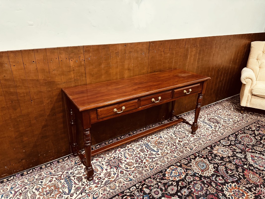 Antieke Engelse mahonie sidetable