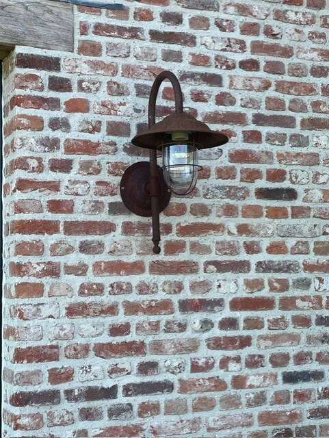Ländliche, rostige Stalllampe Außenlampe Foto eines Kunden