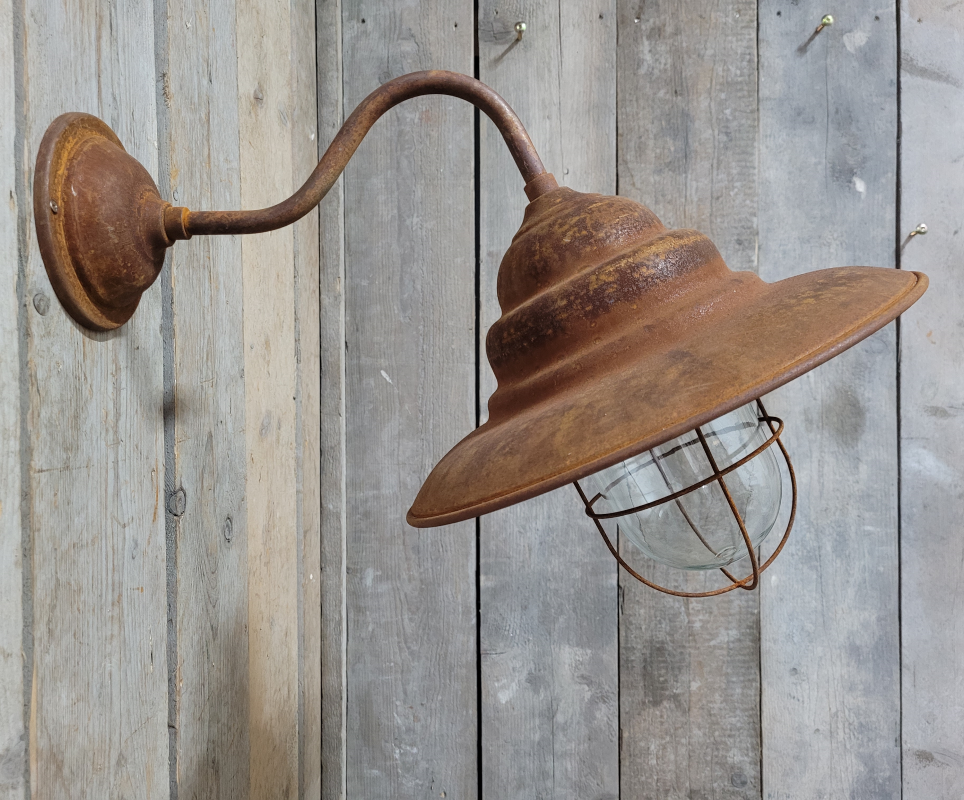 Große ländliche Stalllampe Außenlampe aus Cortenstahl