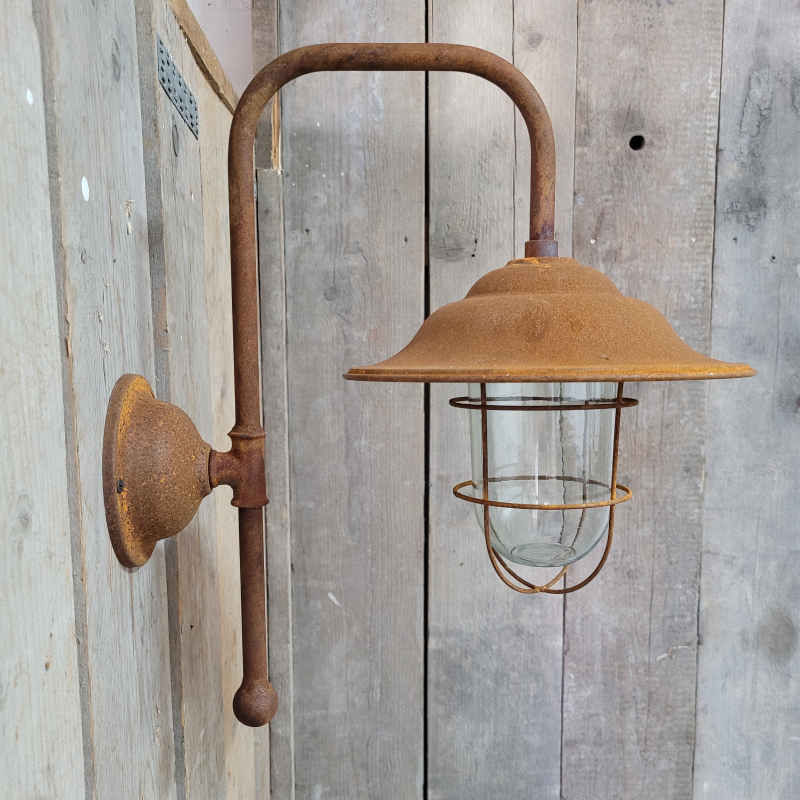 Rustikale Stalllampe aus Cortenstahl