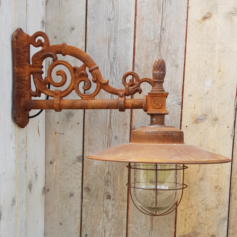 Große rustikale Stalllampe im Landhausstil aus Gusseisen für den Außenbereich