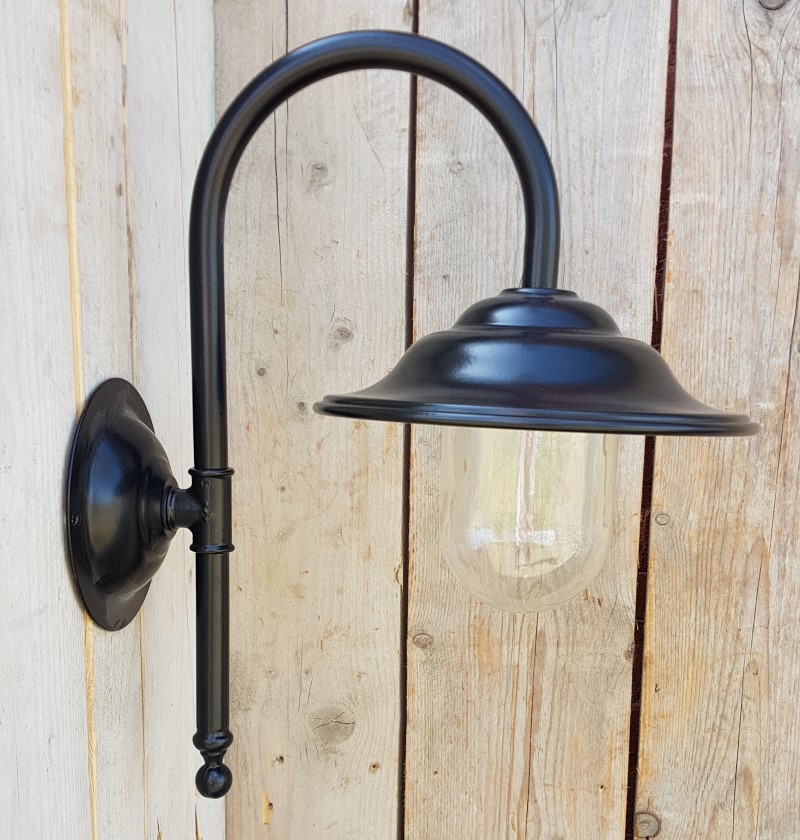 Ländliche klassische Stalllampe, schwarz pulverbeschichtet