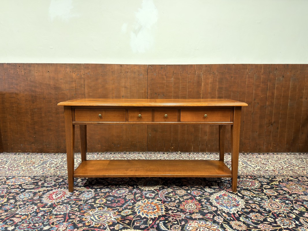 Klassieke sidetable met inlegwerk