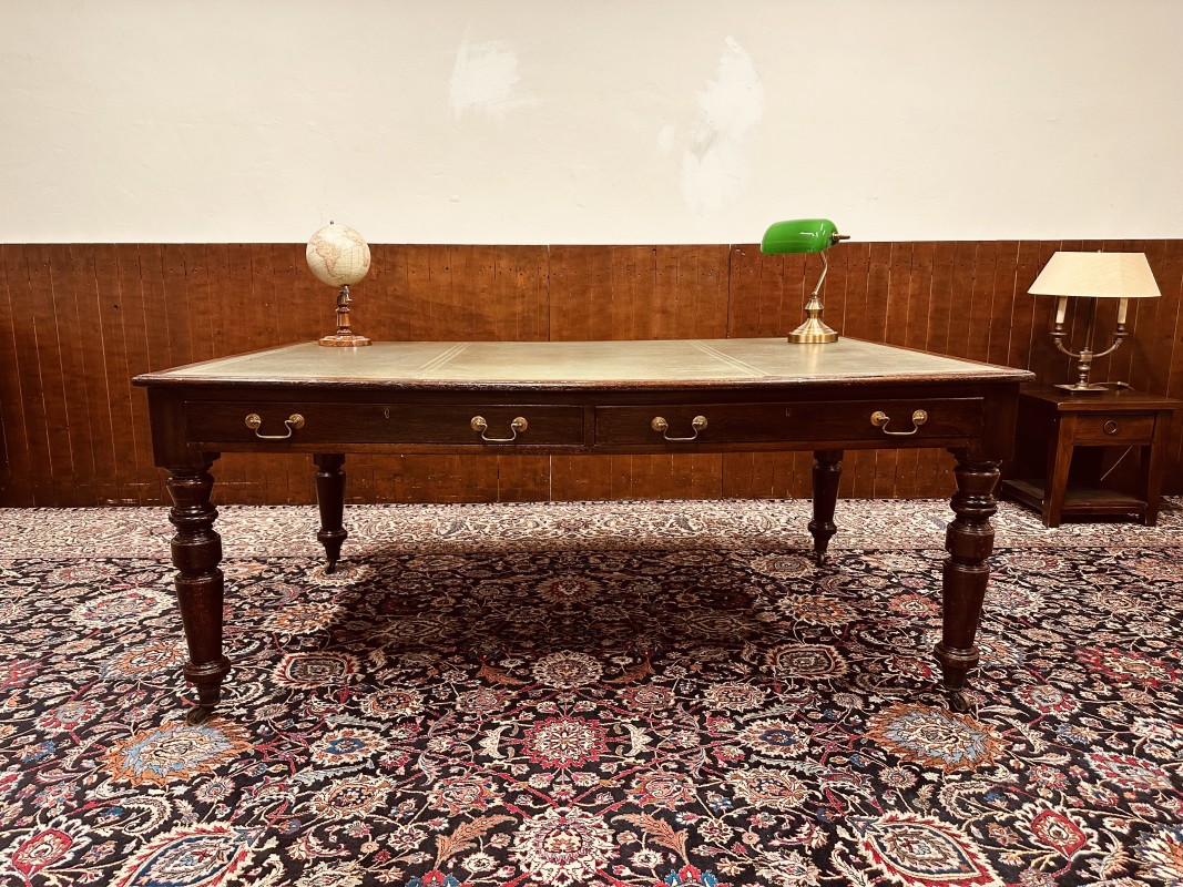 Antieke Engelse eettafel vergadertafel met lederen inleg