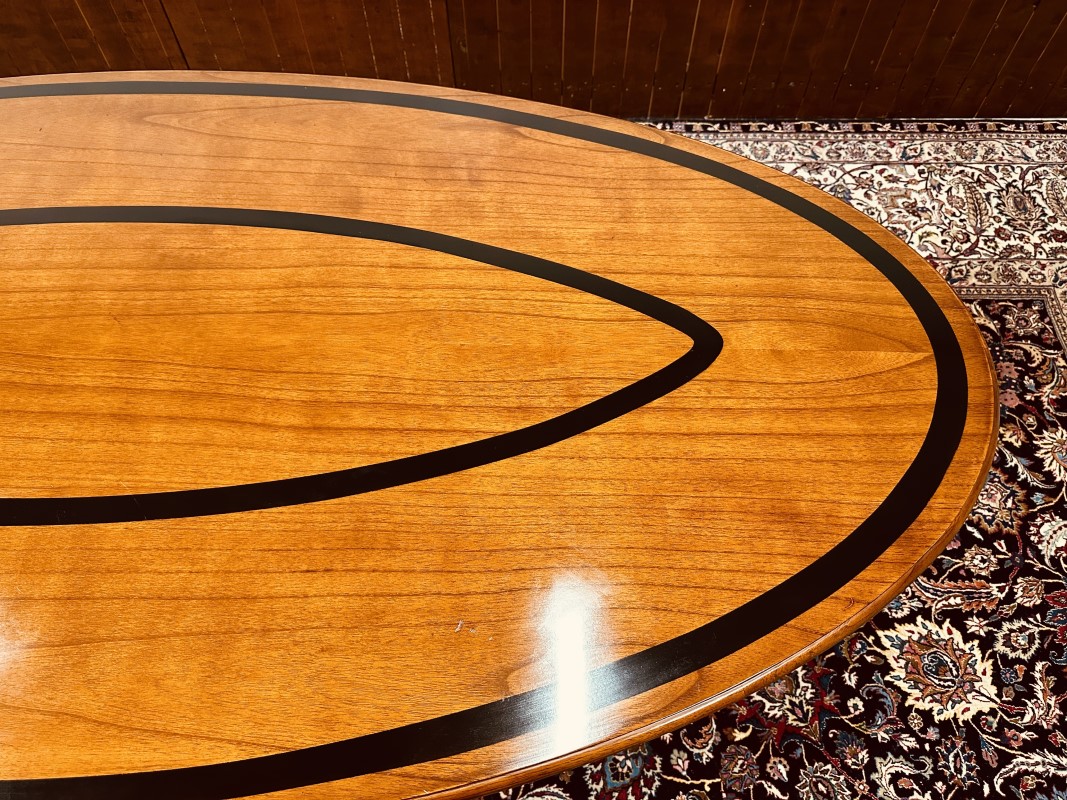 Detail foto houtsoort iep vergadertafel eettafel