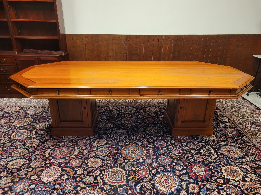 Klassieke achthoekige eettafel vegadertafel