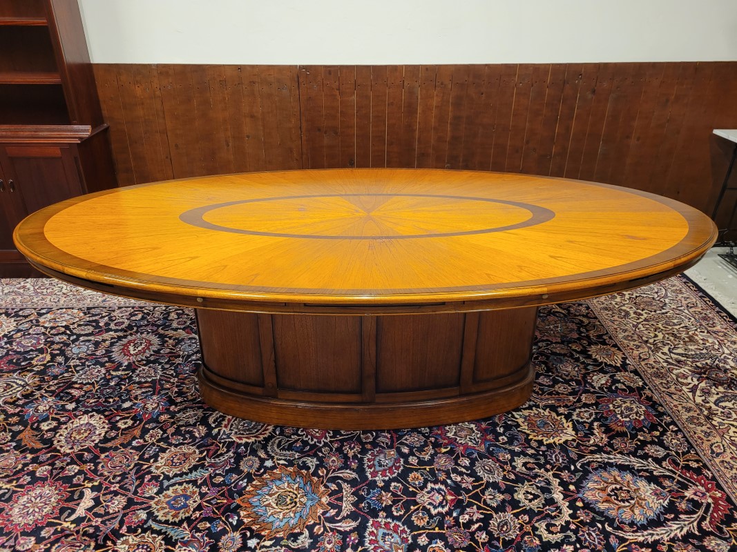 Grote Globe Wernicke vergadertafel eettafel ovaal