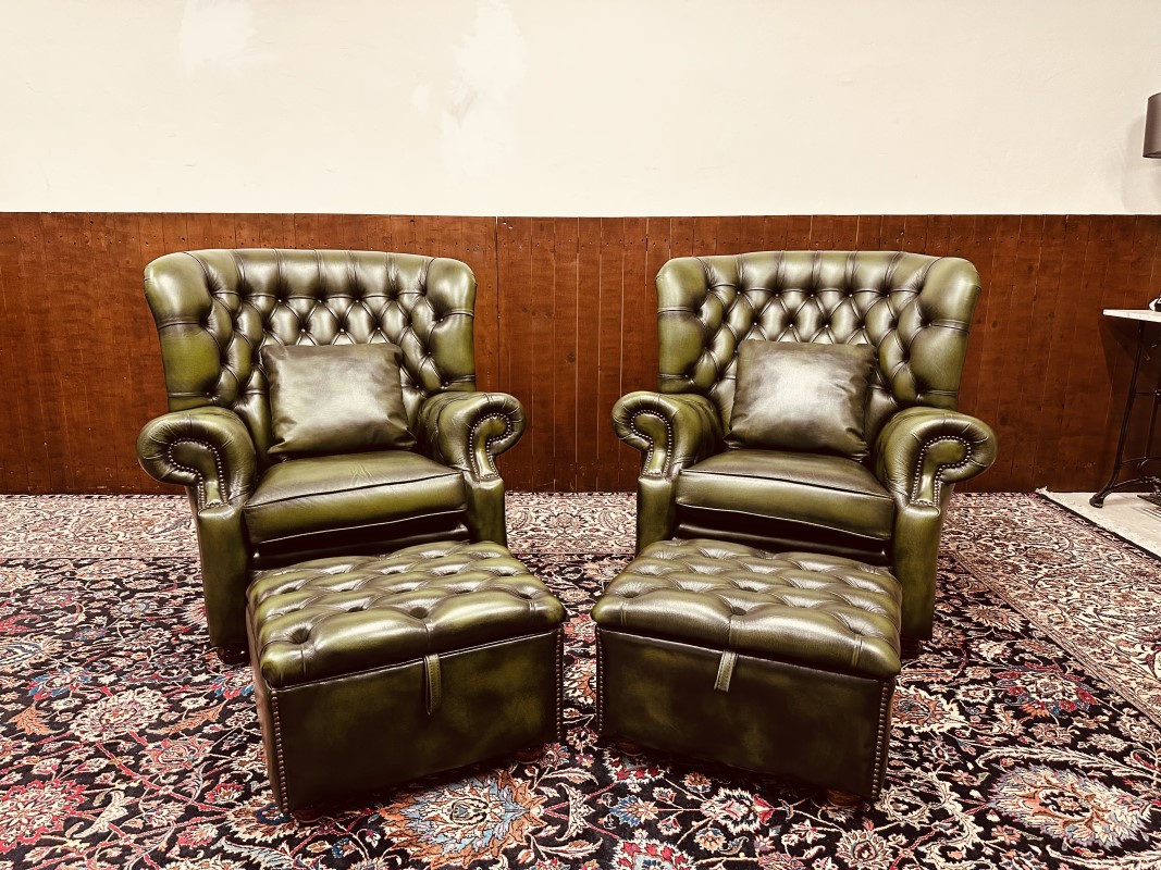 Foto van Chesterfield fauteuils groen met voetenbank