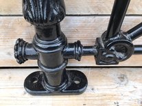 Grote gietijzeren afscheiding hek voor balkon
