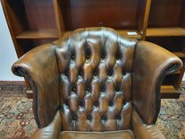 Engelse Chesterfield oorfauteuil Donkerbruin
