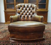 Engelse Chesterfield clubfauteuil bruin