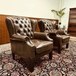 2x Engelse Chesterfield Wingchair fauteuil Donkerbruin