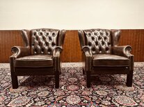 2x Engelse Chesterfield Wingchair fauteuil Donkerbruin