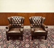 2x Engelse Chesterfield Wingchair fauteuil Donkerbruin