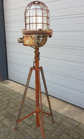 Industriƫle vloerlamp robuust - VI6