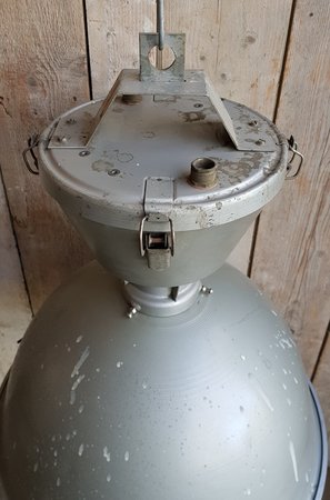 Antieke metalen fabriekslamp met glas - HI21