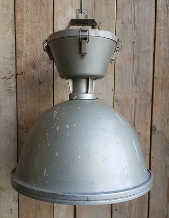 Antieke metalen fabriekslamp met glas - HI21