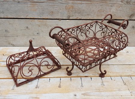 Brocante Franse smeedijzeren mand met deksel