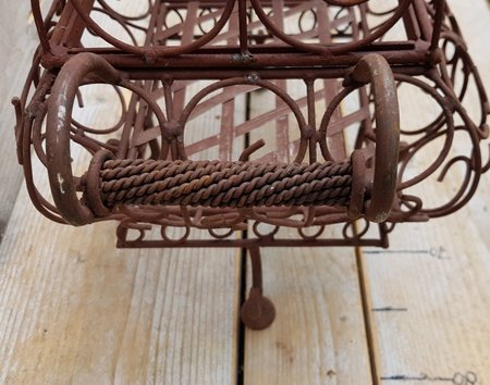 Brocante Franse smeedijzeren mand met deksel