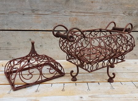 Brocante Franse smeedijzeren mand met deksel