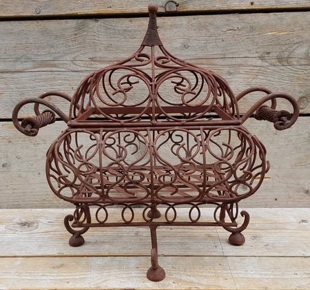 Brocante Franse smeedijzeren mand met deksel