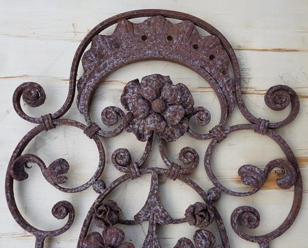 Groot smeedijzeren ornament met bloemen - OS90