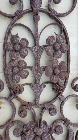 Groot smeedijzeren ornament met bloemen - OS90