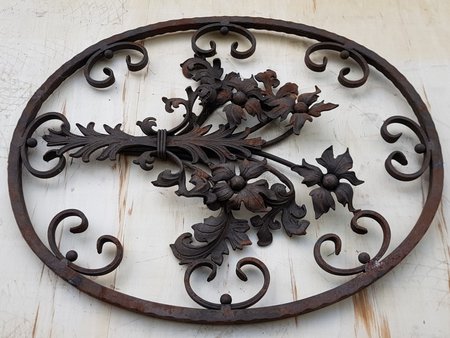 Ovaal smeedijzeren ornament met bloemen - OS84