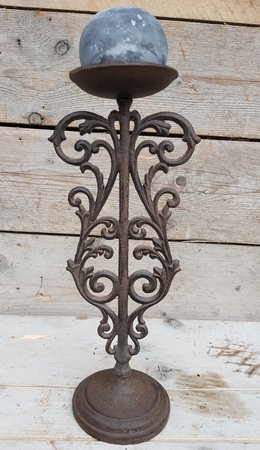Gietijzeren kandelaar met ornament