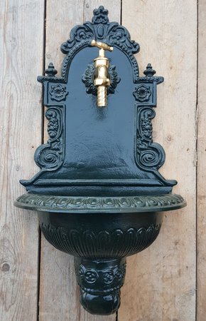 Klassieke gietijzeren wandfontein zwart of donkergroen