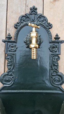 Klassieke gietijzeren wandfontein zwart of donkergroen