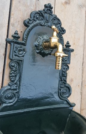 Klassieke gietijzeren wandfontein zwart of donkergroen