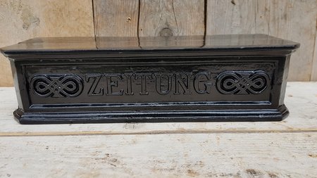 Klassieke postbus krant vak ''Zeitung''