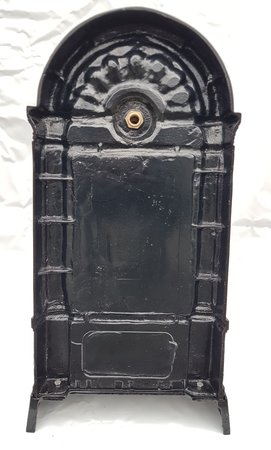 Staande aluminium fontein met koperen kraan