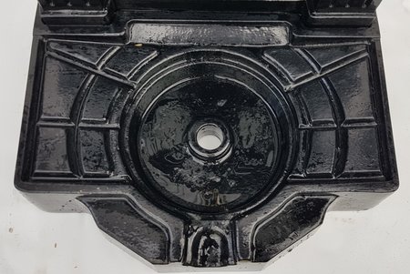 Staande aluminium fontein met koperen kraan