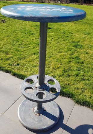 Stoere ronde houten bartafel statafel