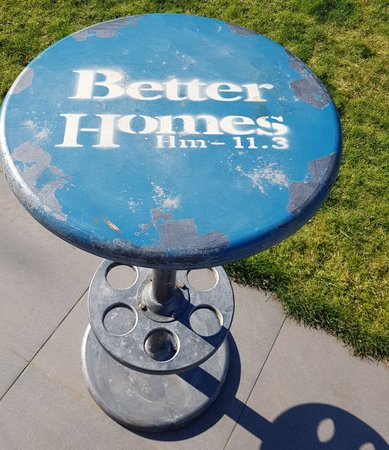 Stoere ronde houten bartafel statafel
